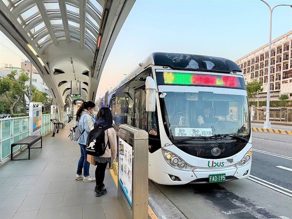 台中市已有23條公車路線駛入東海大學等10所大學及國、高中職。圖/交通局提供