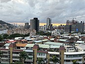 誰讓房價跌不下來？估價師點名《危老條例》：別再續命了