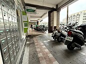 新北騎樓整平仍難行　議員、身障者團體批做半套
