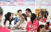 2026年請假攻略來了！中秋＋教師節「夢幻連動」　請4休10天爽翻