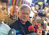 黃仁勳專機閃電離台！降落松機1小時後飛香港　疑為接AI教父來台會家人