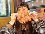 貓下去要開二店了！16週年「比臉大雞排＋珍奶」上桌