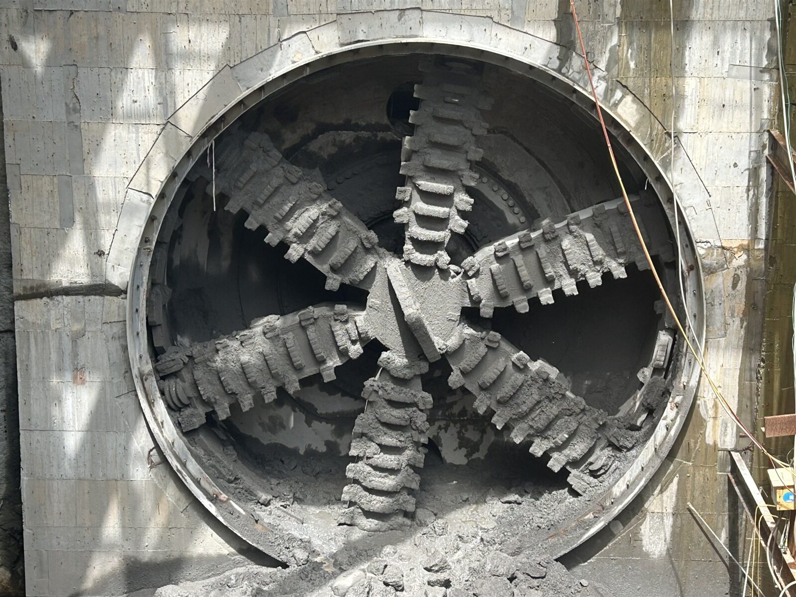 八德區的G03巧克力站至新闢道路南出土段下行線潛盾隧道於5月12日正式到達貫通。圖:捷工局提供