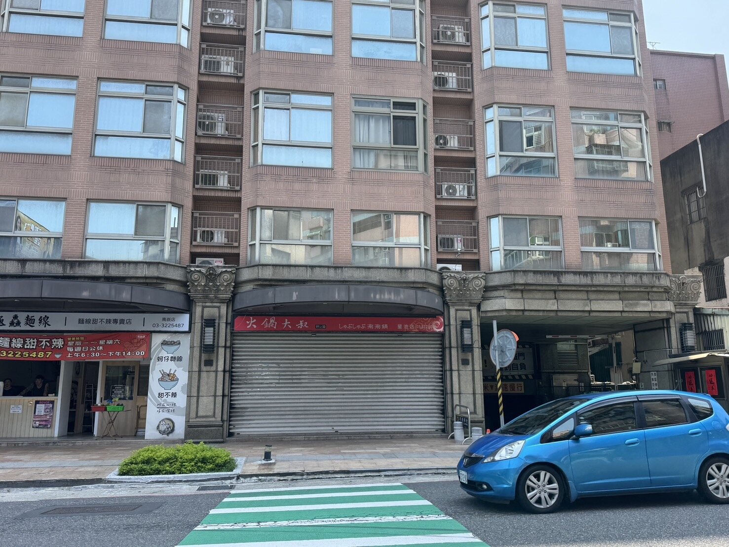 桃園市蘆竹區南福街「火鍋大叔」驚傳惡意倒閉,傅姓老闆捲款而逃。記者周嘉茹/攝影