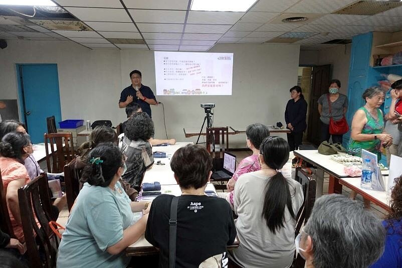 新竹市名傑大廈都市更新說明會。圖／新竹市都發處提供