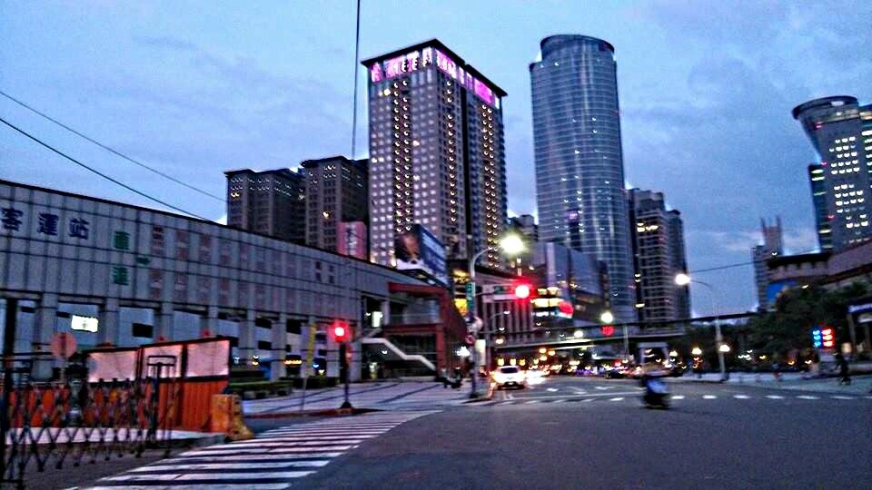 新北市板橋火車站旁營運11年的板橋客運站,下周一將走入歷史,配合捷運環狀線板橋站體工程,客運站將封閉。(好房News記者蘇彥菱/攝)