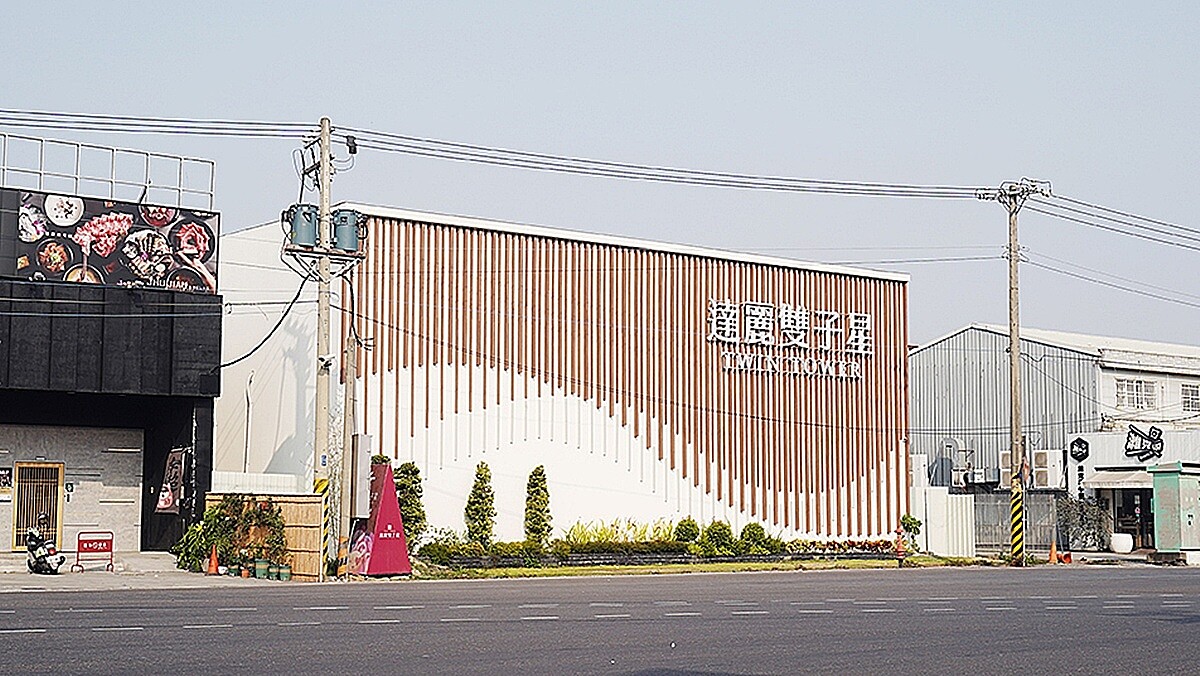 高雄岡山區這幾年的房市發展熱絡,岡山站前商圈將有知名建商打造超高住宅大樓,將會是在地第一高樓。圖/國產建材實業提供
