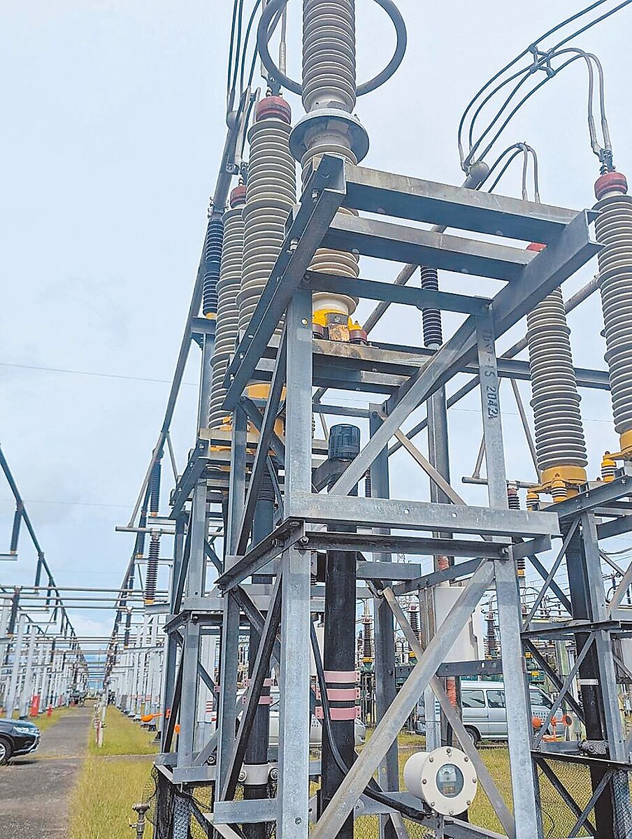 台電9日中午12時35分於高港超高壓變電所新設16萬1000伏連絡電纜加入系統作業,在加壓過程中因電纜故障,造成多地電壓驟降。圖/台電提供