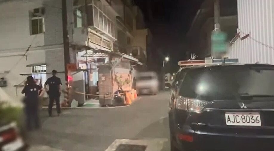 高雄楠梓區凌晨零時許驚傳夫妻酒後口角命案，程姓男子涉持刀砍殺妻子致死後，打電話報警自首；圖為案發現場外觀。記者石秀華／翻攝