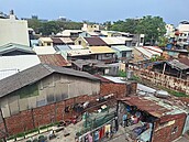 高雄新草衙300戶違建　議員：有如貧民窟　市府擬讓欲購地弱勢戶分期付款