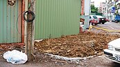 路口空地被填廢建材　萬一汙染