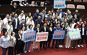 2025「新增3國定假日」！下半年最新請假攻略一次看