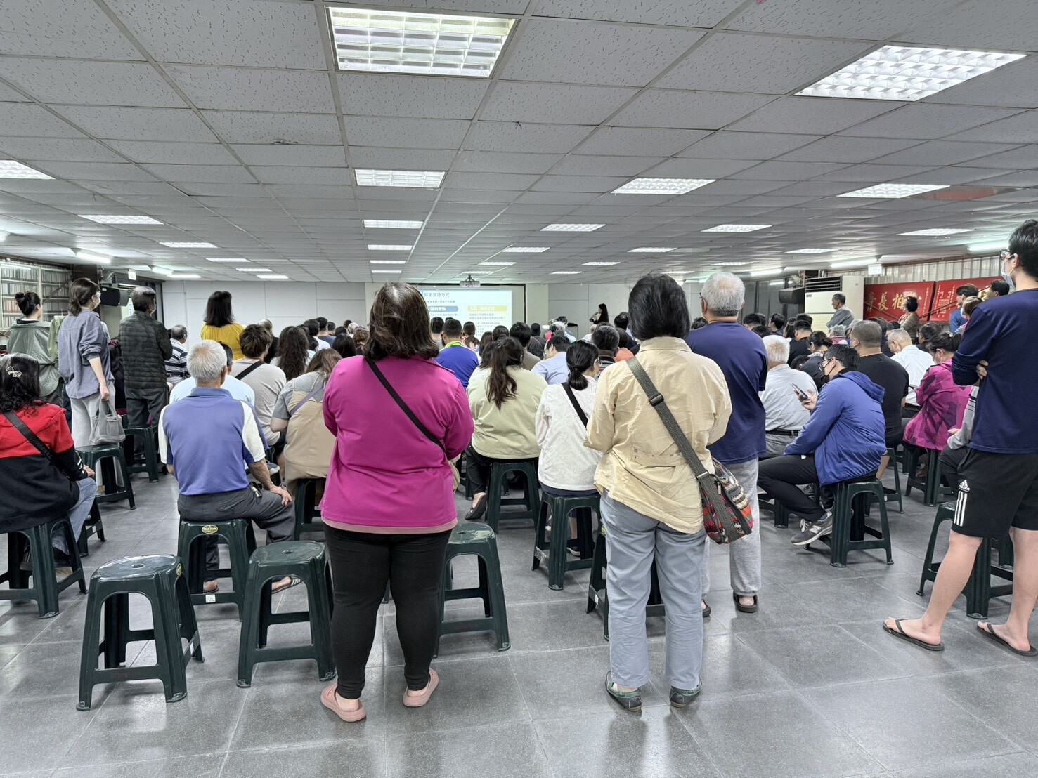 今年1月20日召開浮洲火車站南側天福社區整合說明會,短時間內民眾以提交社區占比6成5的意向書,表達出高度更新意願。記者李定宇/攝影