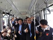 中市電動公車首航啟用　讓市民對低碳有感