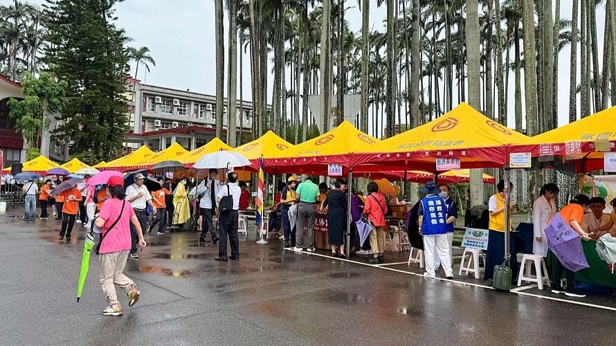 永慶房屋熱情參與「樟文里母親節感恩活動」贊助30帳篷,與在地里民慶祝母親節。