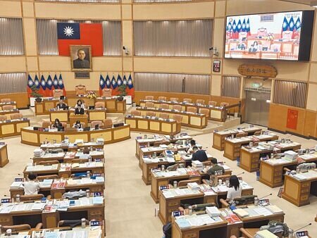 
新北市財政局長陳榮貴16日在議會做「房屋稅2.0」專案報告。（高鈞麟攝）
