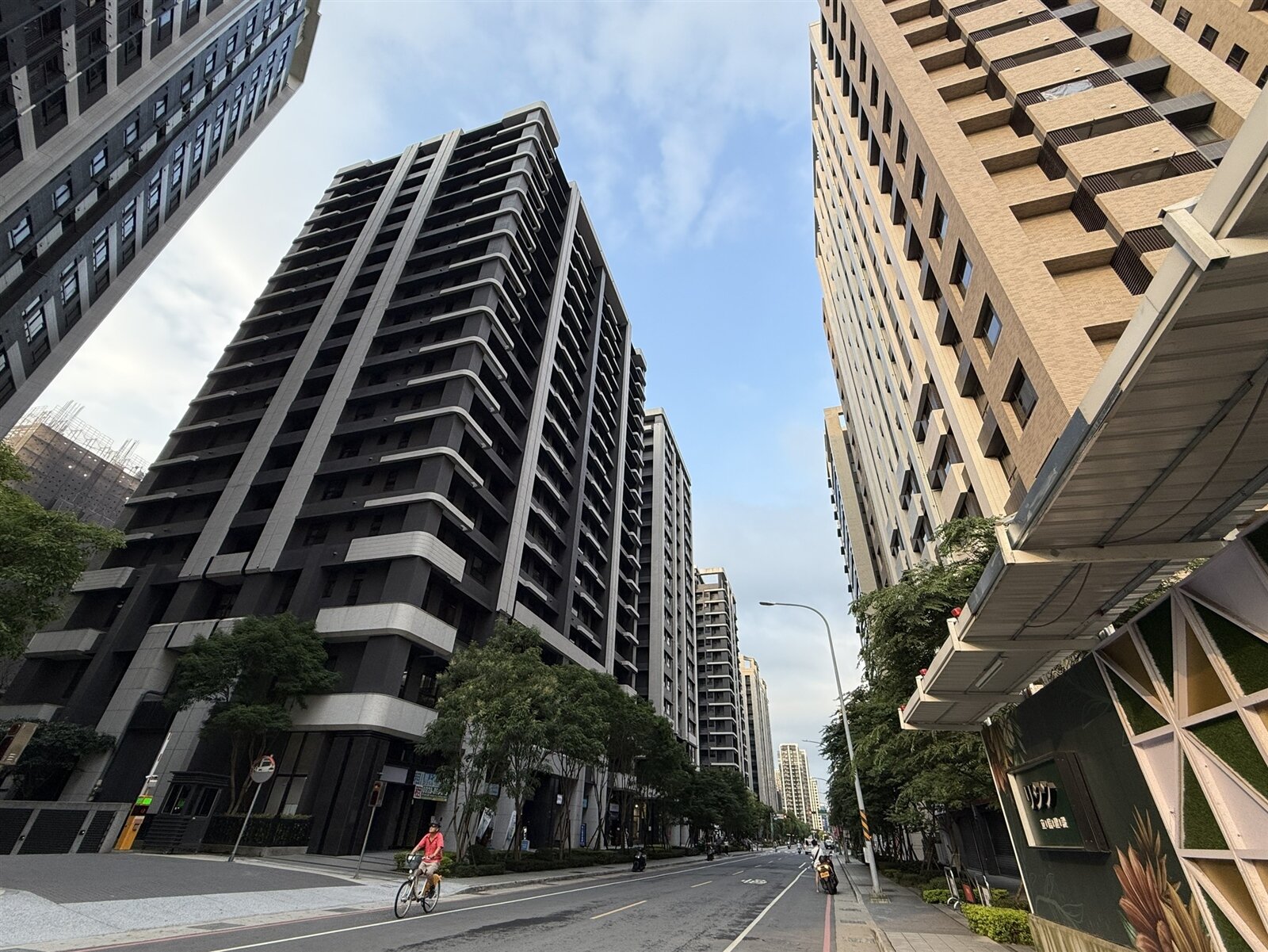 新北市財政局表示,房屋稅錯誤稅單,將逐一釐清並主動退稅。圖為江翠重劃區街景。記者葉德正/攝影