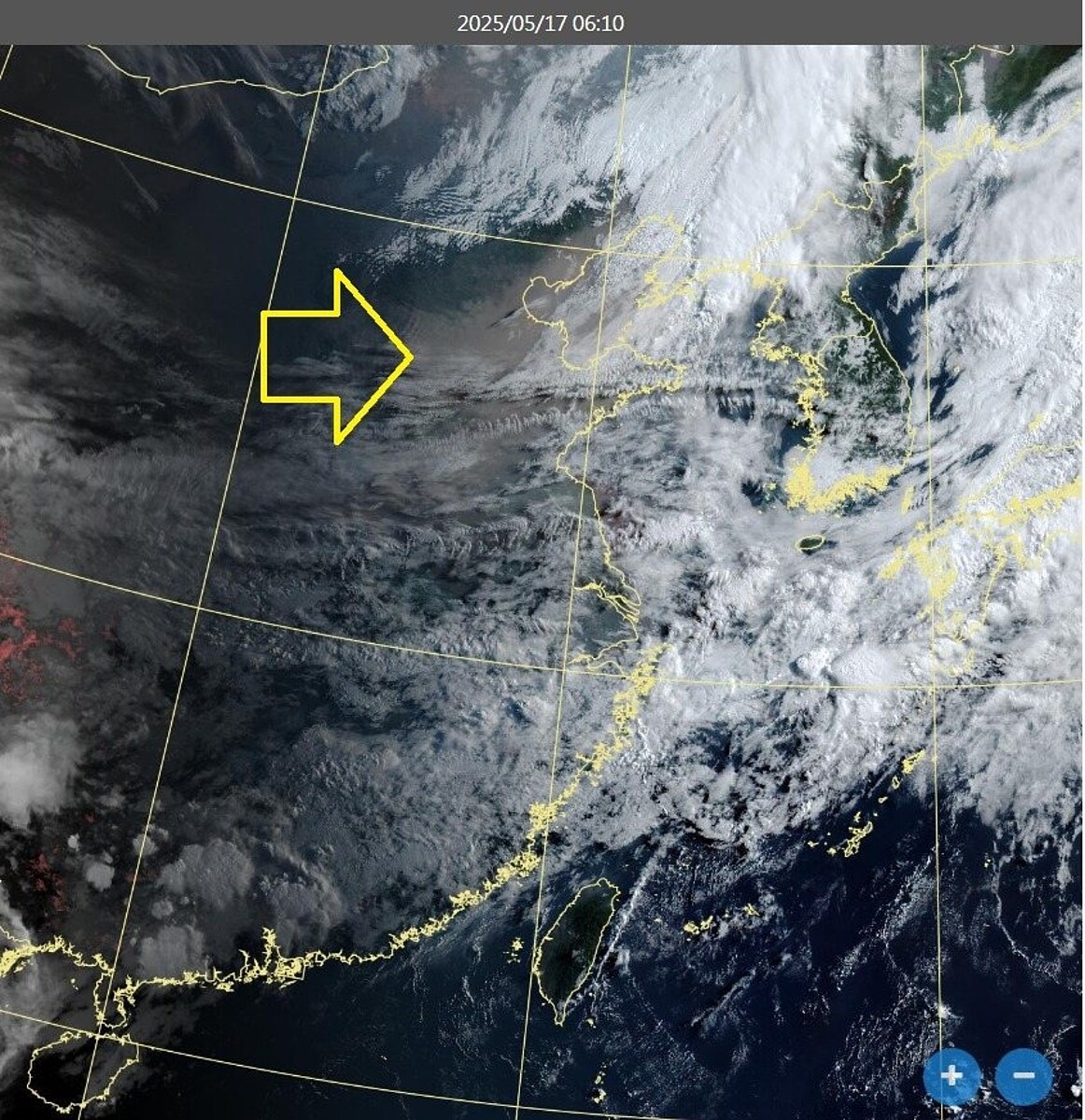 衛星真實色彩影像中，棕色部分通常就是沙塵暴，白色部分是雲。圖／取自鄭明典臉書