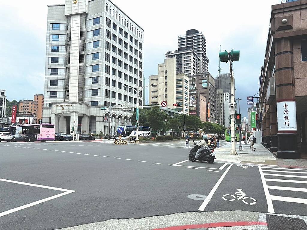 景美萬隆地區房價僅台北市蛋黃區5至7成,但便捷交通與優質文教資源,吸引購屋族。圖/永慶房屋提供