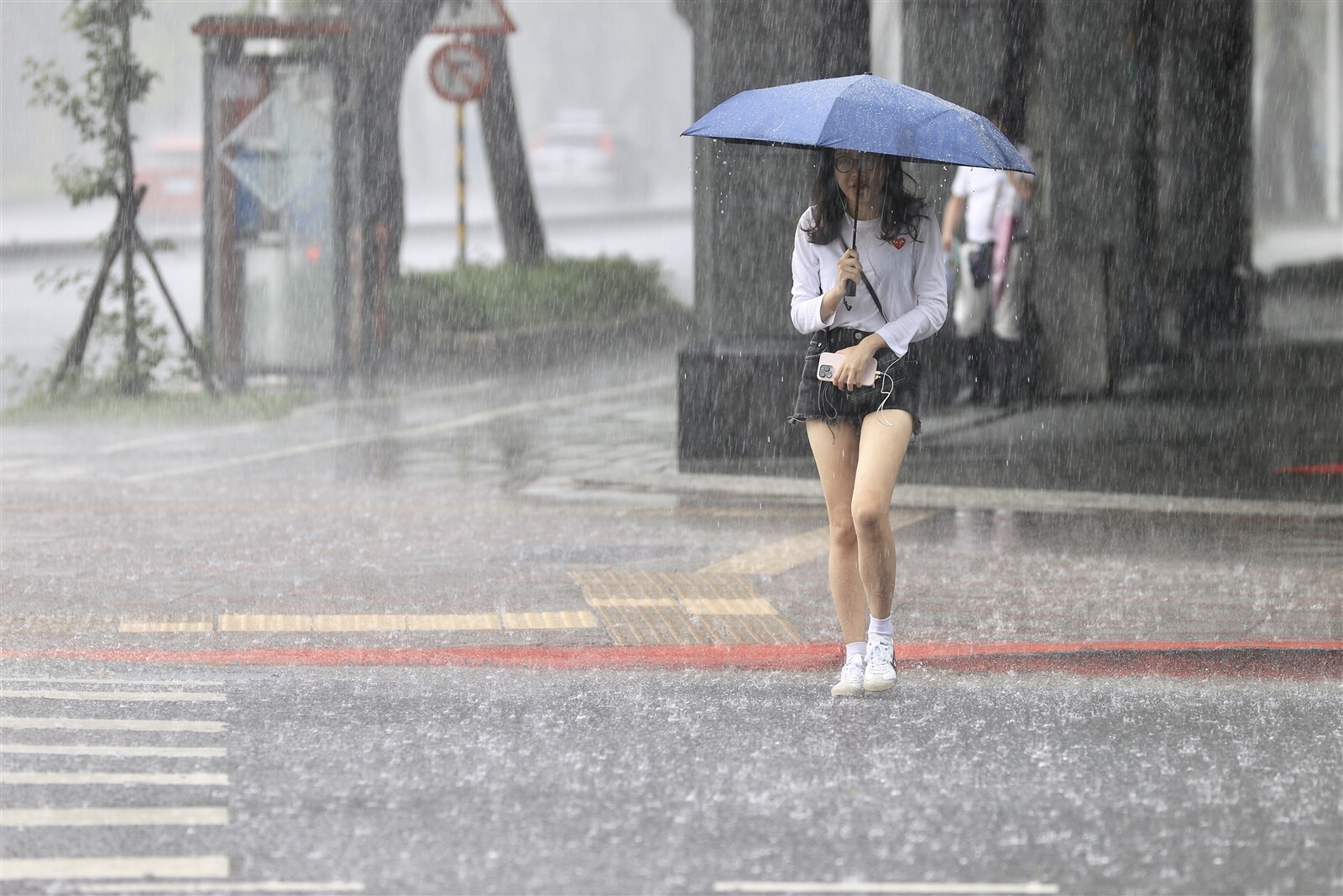 今天午後雲量增，山區有局部陣雨或雷雨機率，擴及部分北部、東半部平地。本報資料照片 