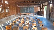 卓揆視察岸內影視基地　讚逼真