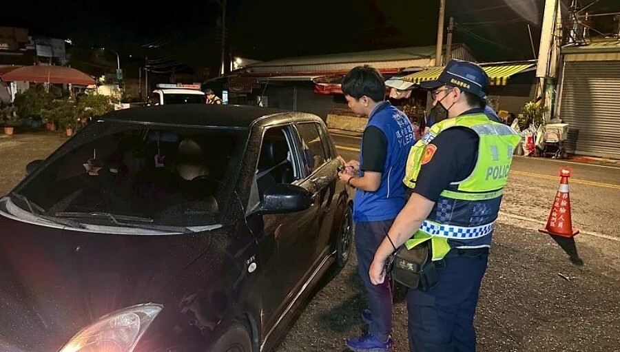 雲林縣環保局今年接獲許多民眾陳情改裝車夜間噪音,為此祭出加強夜間稽查,一至四月已開出150張罰單,縣內「最吵」路段為古坑鄉永光村通往華山的路段,其次為虎尾鎮林森路、斗六西平路。圖/雲林縣環保局提供