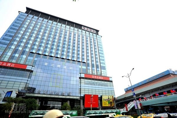4康康也買下｢京站｣30坪辦公大樓。