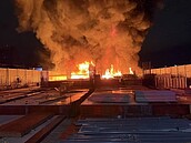 台中14期建築工地凌晨起火　地下室板模燃燒無人傷