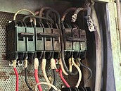 水電工在宗教講堂修電器　疑未關閉總電源　短路爆炸灼傷