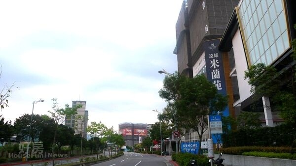 3內湖五期重劃區的豪宅建案林立。