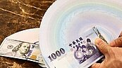 台幣強升還有戲　手握美元停看聽