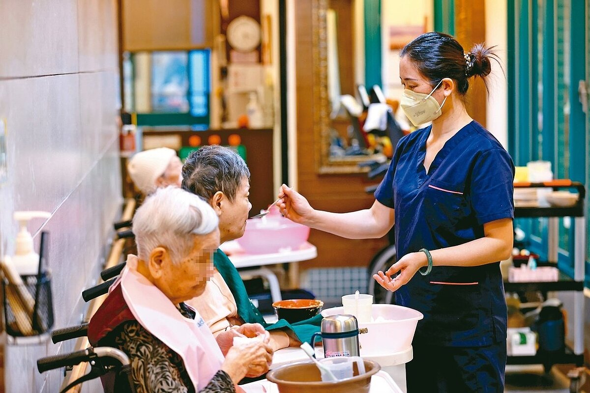 據財政部統計，今年前四月稅收挹注長照基金231億元，年減15.3％。示意圖／記者邱德祥攝影