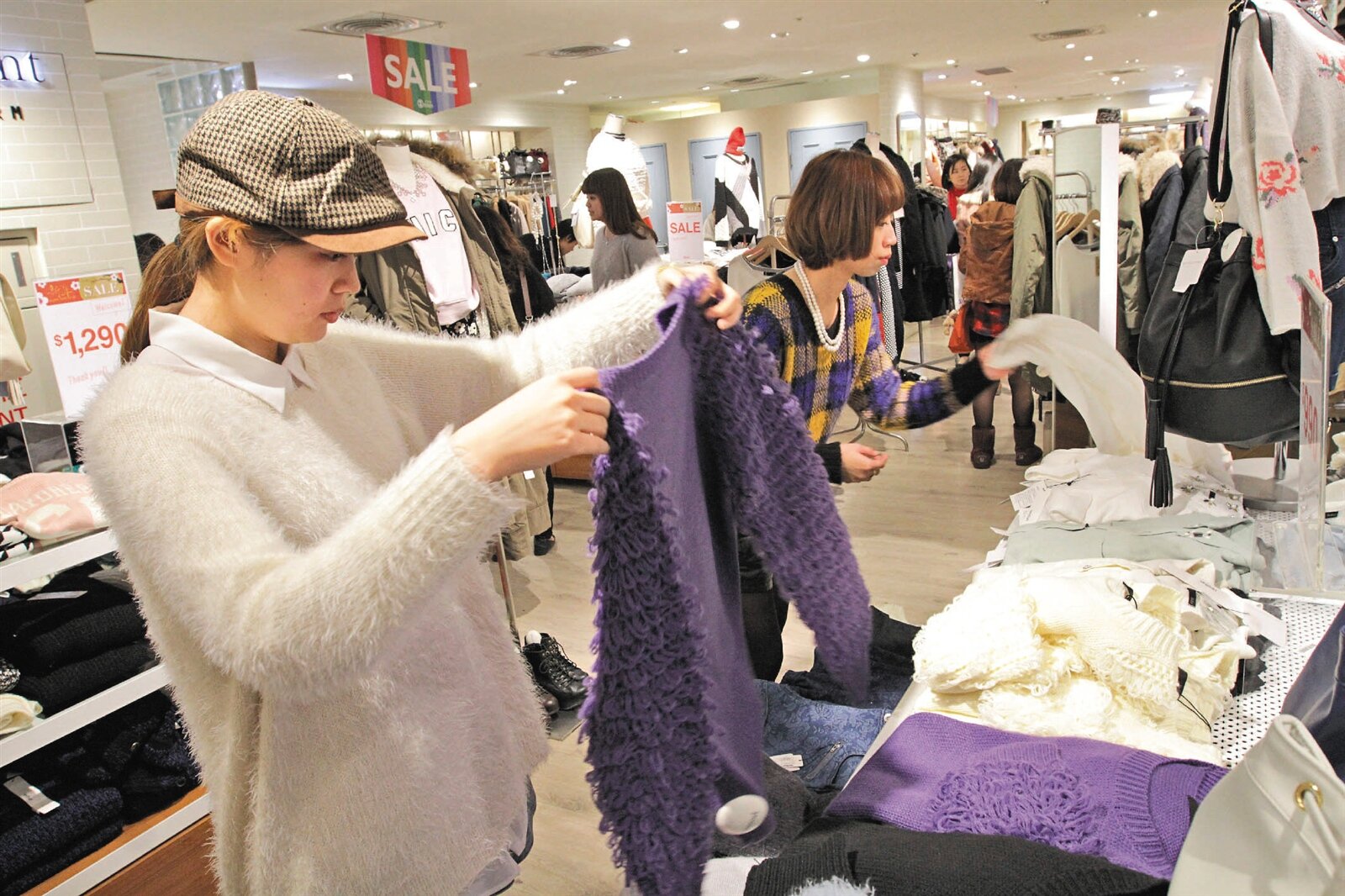 經濟部與學界都主張,應從拚外銷改為鼓勵企業幫員工加薪,讓民眾有能力消費、刺激內需,這才是救經濟良方。 記者黃義書/攝影