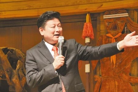 花蓮縣長傅崐萁說,今年要全力行銷讓花蓮觀光升級。(洪肇君攝)