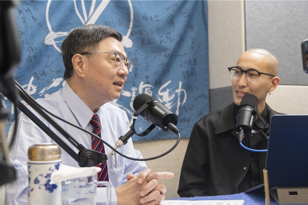 行政院長卓榮泰日前接受《法律白話文》Podcast專訪。圖片行政院提供