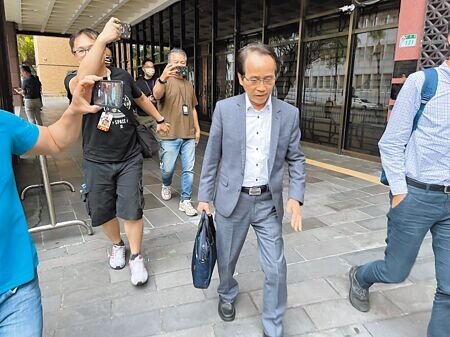 台北地院審理京華城容積率案,前台北市副市長、現任高雄市副市長林欽榮15日出庭作證。(林偉信攝)