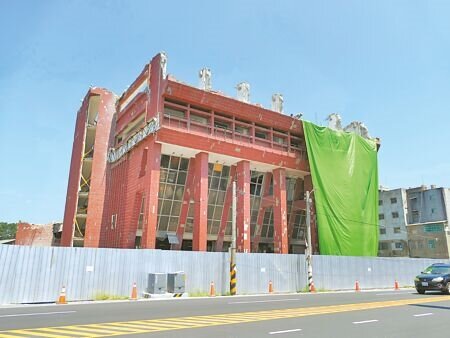 雲林縣北港鎮台汽車站閒置20餘年,目前進行地上物拆除工作,15日國產署表示之前曾招標2次流標,希望變成素地以利招標。(張朝欣攝)