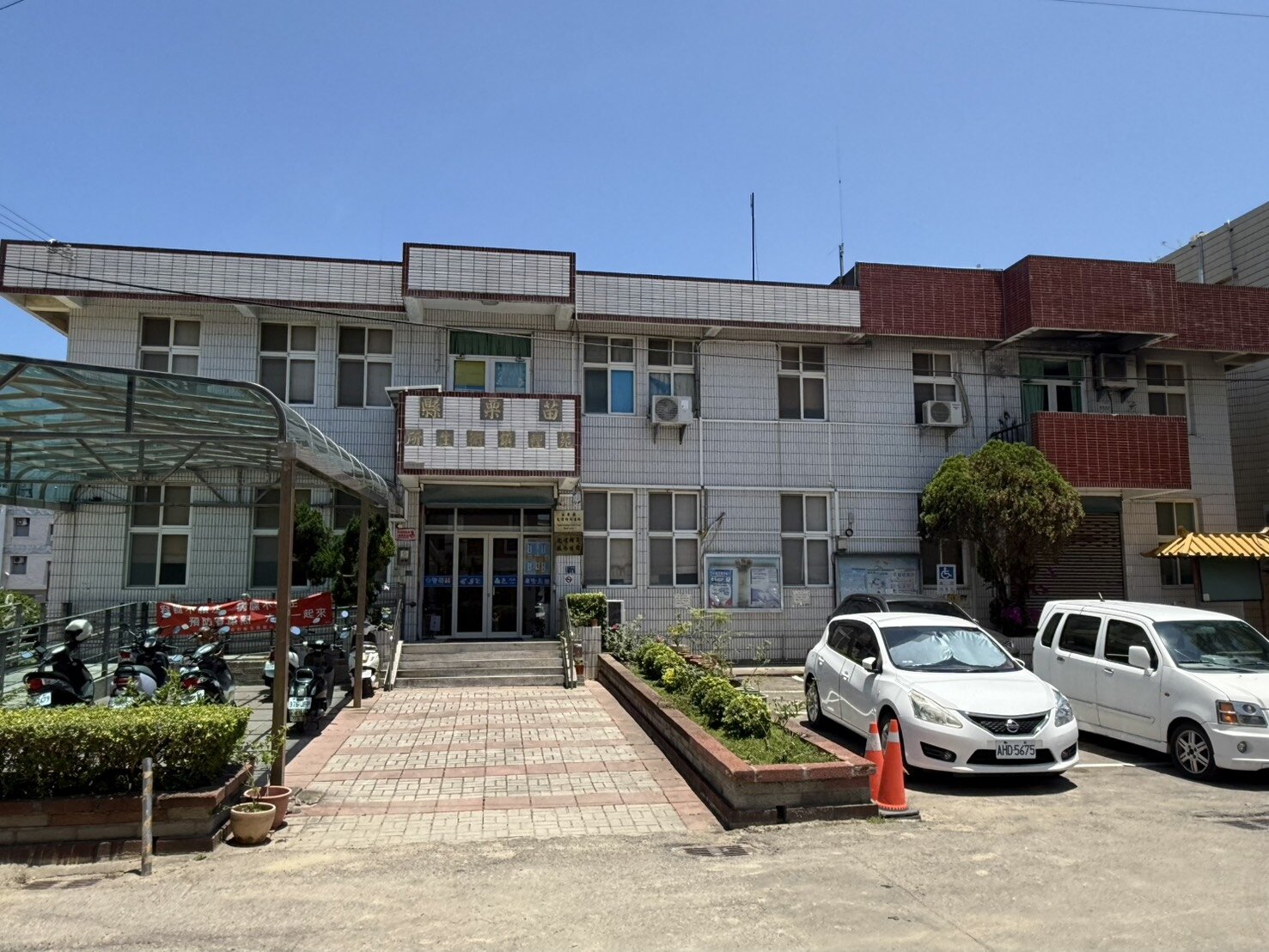 苗栗縣苑裡鎮衛生所建物使用年限超過30年，建築物耐震能力不足，將另地重建。記者吳傑沐／攝影 