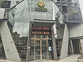一銀發布重訊遭搜索　宜蘭分行5行員涉助詐團被警帶回