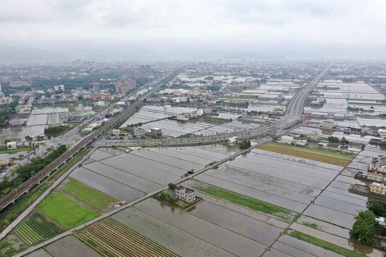 交通部鐵道局赴宜蘭縣府拜會聆聽意見，並就高鐵直鐵效益評估、設站位置、農水路與用地徵收影響等議題說明。圖／聯合報系資料照片 
