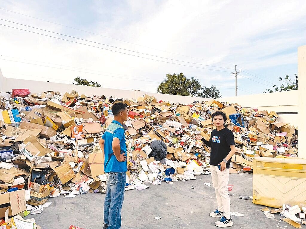 嘉義縣水上鄉嚴格執行垃圾分類、收運檢視後，僅僅8天，民生垃圾雖少20噸，多出來的全是回收物，根本消化不完。圖／水上鄉公所提供
