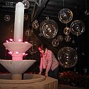 豪宅精品建材「另類」打造　牛奶浴缸變身養魚生態池