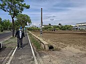南科周邊住宅區空氣瀰漫臭酸味　附近農地未熟成有機肥惹禍將被罰