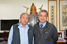 一太e衛浴文化觀光工廠，毅太企業總經理洪芳興(右),副董事長洪團圓(左)。(好房News記者 陳韋帆/攝影)