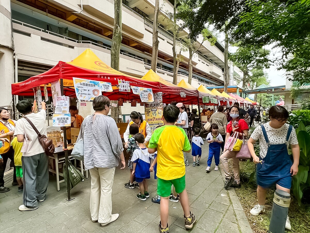 永慶房屋秉持「社區好鄰居」精神，長期參與學校各種活動，為地方繁榮發展盡一份心。圖／永慶房產集團提供