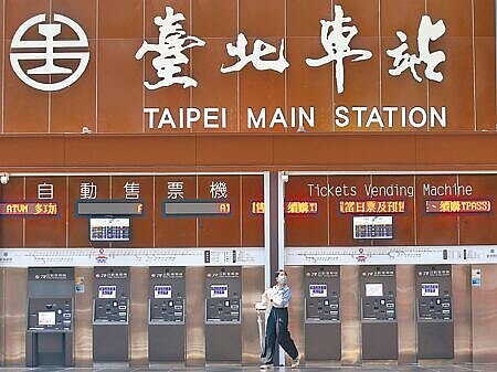 
台鐵員工遭乘客暴力攻擊事件頻傳，台鐵公司總經理馮輝昇23日宣布啟動「護車專案」。圖為台北車站大廳。（本報資料照片）
