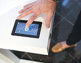 工作坐整天　桌子要你站