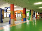 像愛麗絲仙境　校園配色玩創意