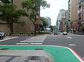 淪行人地獄幫凶...北市21條標線人行道設計超詭異　交通局允改善
