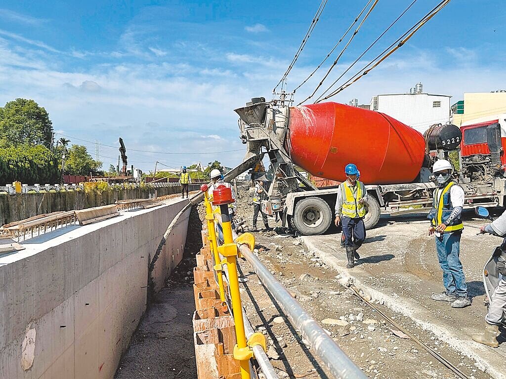 彰化縣溪州焚化廠每年約產出3.6萬公噸焚化再生粒料,供全縣工程使用。圖/彰化縣政府提供